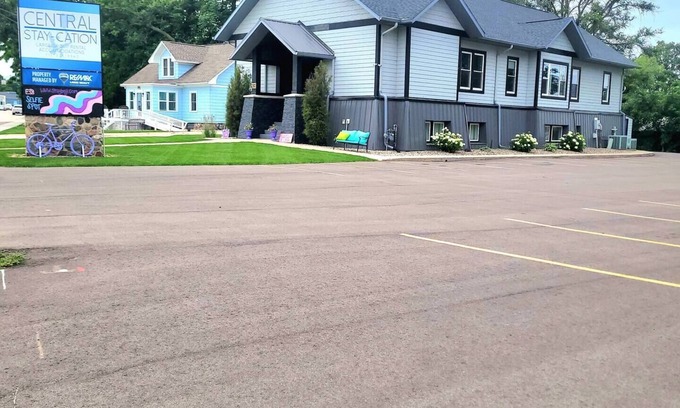 Arnolds Park House | Bring ALL of your family and friends to stay at the Central Stay Cation in Arnolds Park!