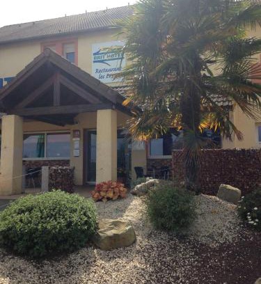 Saint-Saturnin Hotel | Brit Hotel Les Evens