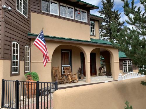 Red River House | Brown Bear Lodge -