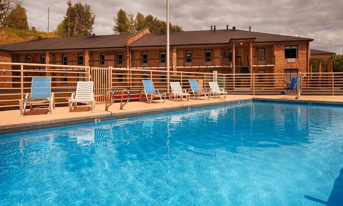 Mount Airy Hotel | Bryson Inn