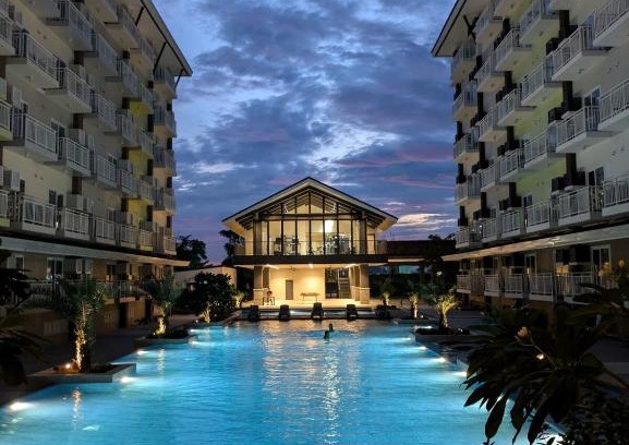 Mactan Export Processing Zone Apartment | Budget Resort Stay Cebu Airport with Netflix, pool, gym and helpful host