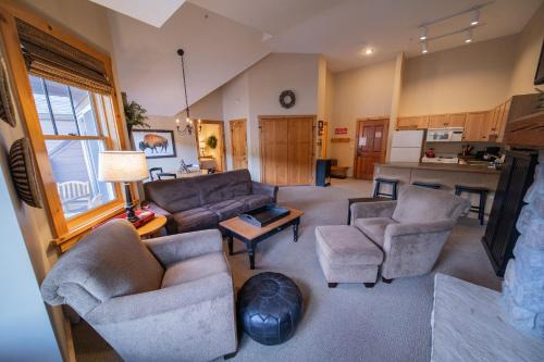 River Run House | Buffalo Lodge 8411 by SummitCove Lodging