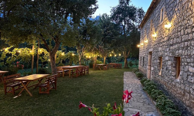 Shale House | Bujtina Shkambi