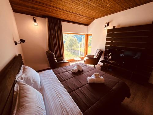 Shale House | Bujtina Terthorja