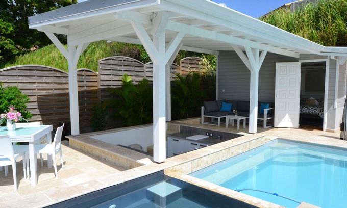 Circuit 1C1 House | Bungalow with pool and jacuzzi