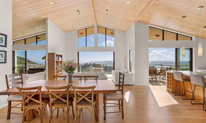 Raglan House | BYRON HILL holiday accommodation