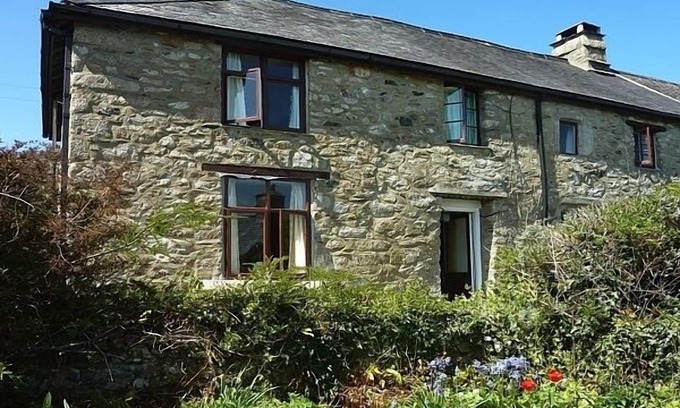 Newton Abbot House | C16th House With A Rambling Garden In A Hamlet In The Dartmoor National Park