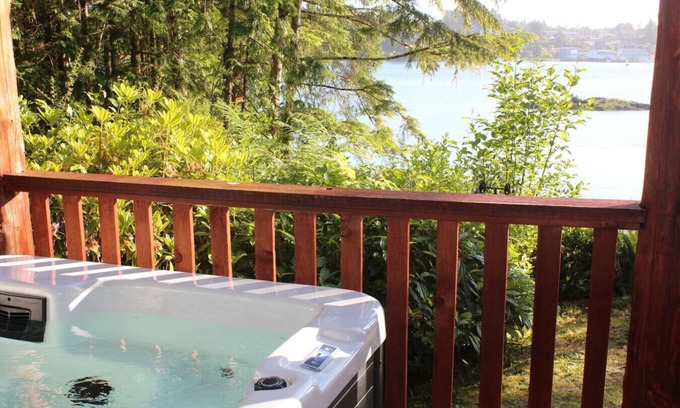 Ucluelet Hotel | Romantic Cove - Ocean room, deck & hot-tub