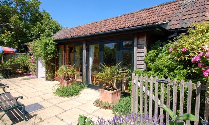 Taunton Cottage | Cabin ∙ 1 bedroom ∙ 3 guests