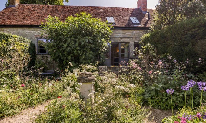Broad Chalke Cottage | Cabin ∙ 1 bedroom ∙ 2 guests