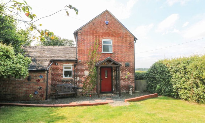 Hulland Ward Cottage | Cabin ∙ 1 bedroom ∙ 2 guests