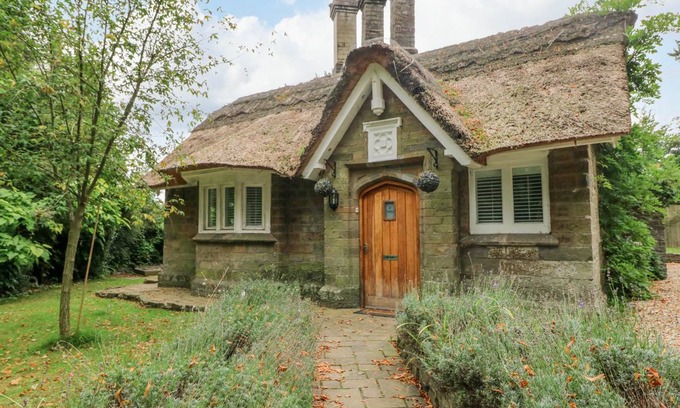 Sketty Cottage | Cabin ∙ 2 bedrooms ∙ 3 guests