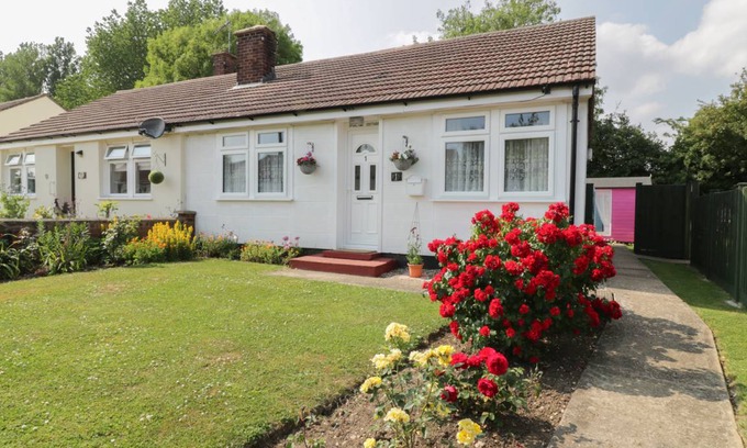 Cheveley Cottage | Cabin ∙ 2 bedrooms ∙ 3 guests