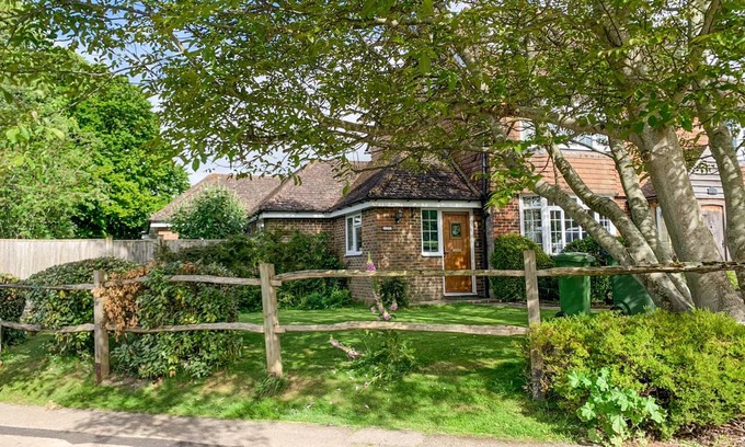 Steyning Cottage | Cabin ∙ 2 bedrooms ∙ 4 guests