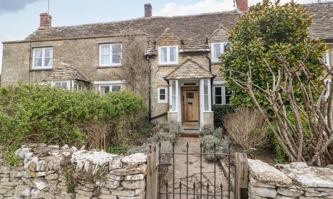 Rendcomb Cottage | Cabin ∙ 2 bedrooms ∙ 2 guests