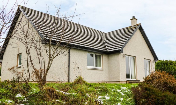 Bonar Bridge Cottage | Cabin ∙ 3 bedrooms ∙ 6 guests