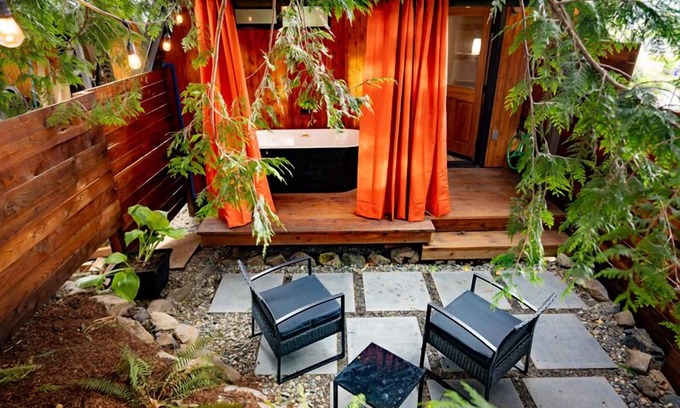 Stevenson Hotel | CABIN 3 WITH SOAKING TUB