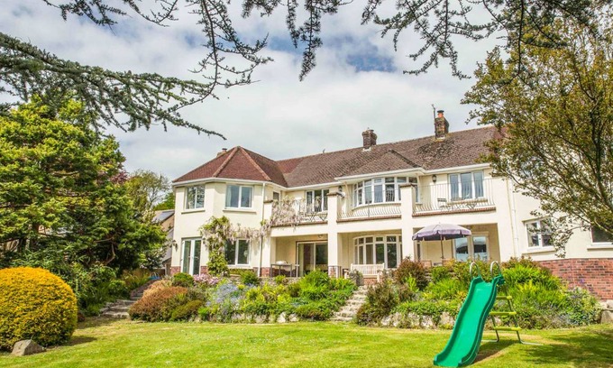 Braunton Cottage | Cabin ∙ 6 bedrooms ∙ 12 guests