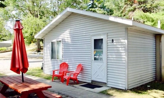 Nevis Resort | Cabin 8 | Northwoods