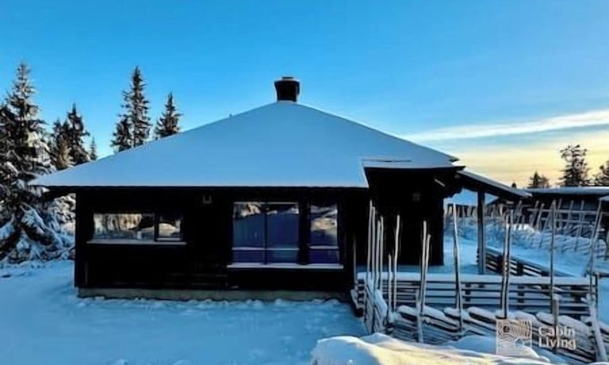 Al Municipality House | Cabin at Sjusjøen Birkebeiner trail – ski in/out, 8 beds, 2 bathrooms & WIFI