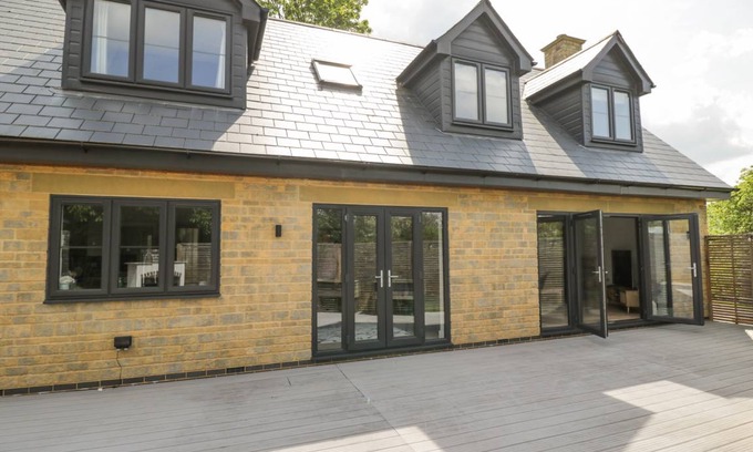 Upton St. Leonards Cottage | Cabin ∙ 4 bedrooms ∙ 8 guests