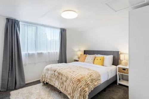 Sandringham Apartment | Calgary Cottage with air con