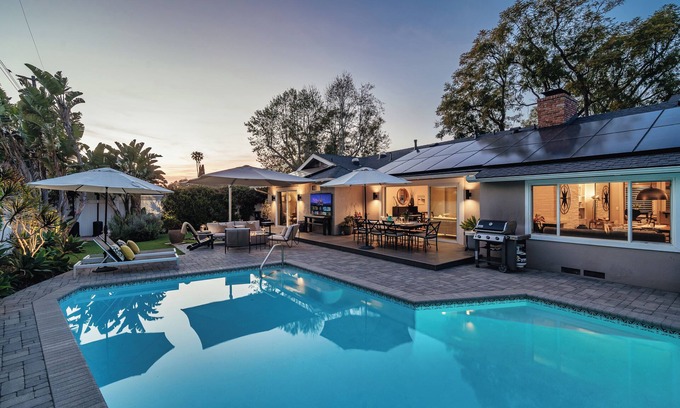 Santa Ana House | Cali Outdoor Living 4 Bedroom 3 Bath Pool Home, 12 Mins to Disney, Pet-Friendly