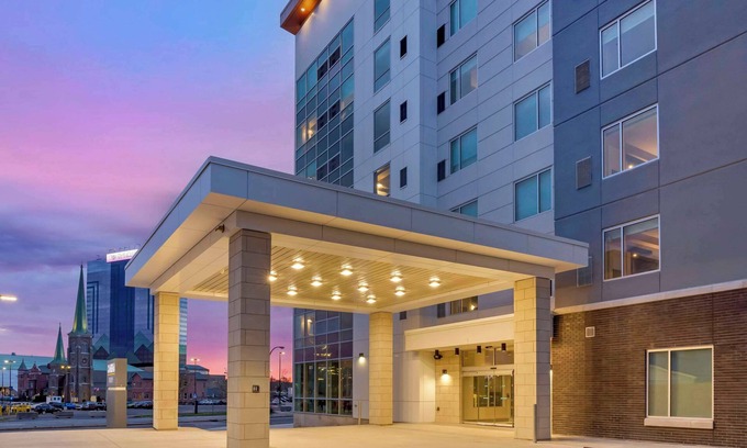 Downtown Niagara Falls Hotel | Cambria Hotel Niagara Falls