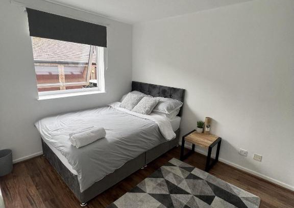 Island Gardens Apartment | Canary Wharf Haven - Spacious & Homely Entire 1 Bedroom Flat
