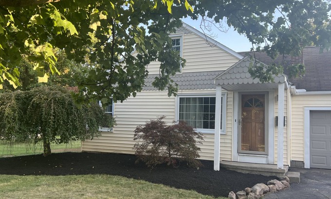 Ashland House | Cape Cod on Broad, Stay in the Heart of Ashland