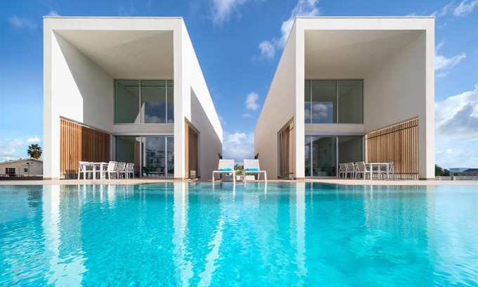 Belnem Villa | CARAIBAS Bonaire modern air-conditioned vacation villa with a private 20 meter magnesium pool