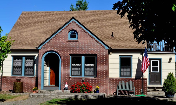Wilsonville Cottage | Carefully Restored Wilsonville Farmhouse next to Parks & Trails, 1 Mile to I-5
