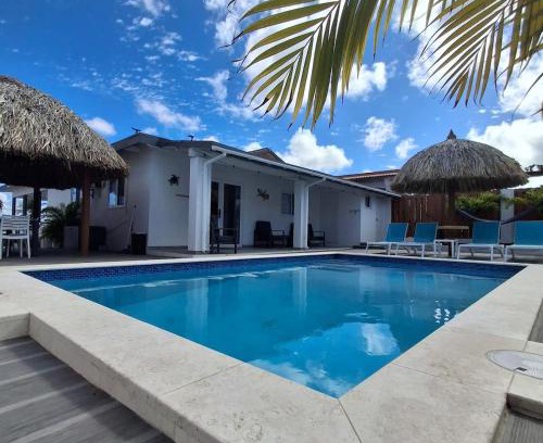Oranjestad House | Caribbean Breeze- 4 Bedroom- 4 ensuite bathrooms