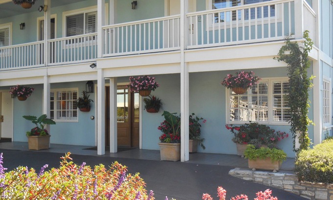 Northeast Carmel Hotel | Carmel Bay View Inn