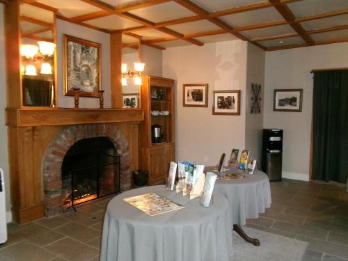 Northwest Carmel Hotel | Carmel Wayfarer Inn