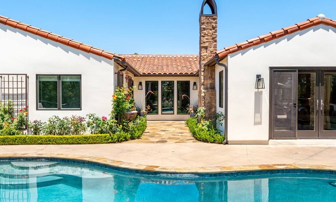 Thousand Oaks House | Casa Azul - Mediterranean Resort-Style Home