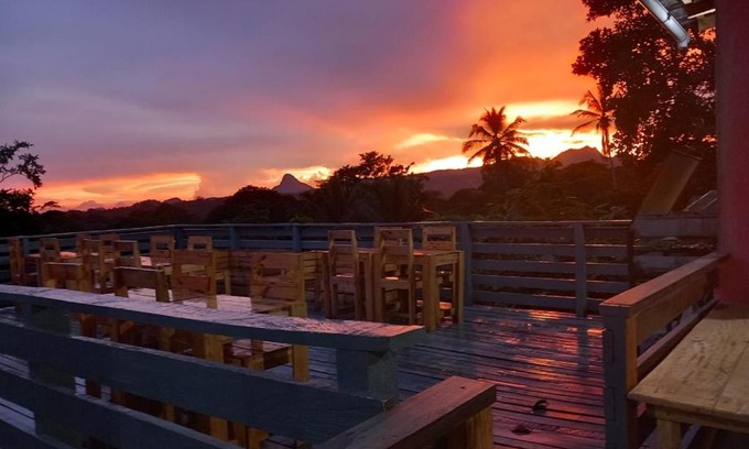 Monte Cafe Hotel | Casa Cantagalo - Guest House & Bar Restaurant