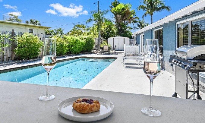 Lantana House | Casa Dove: Pool & King 2mi Beach, with King Bedn