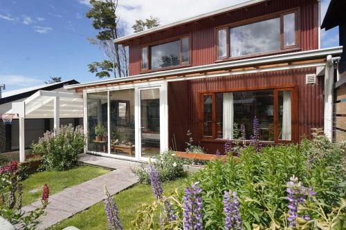 Province of Tierra del Fuego House | Casa frente al bosque camino al Parque Nacional