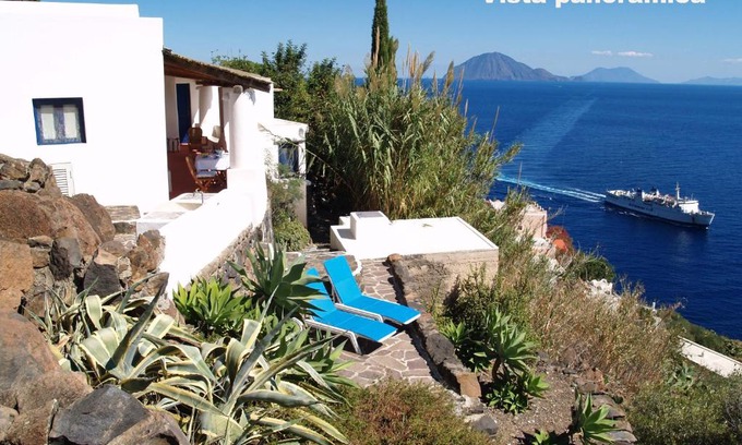 Alicudi Porto House | Casa Ibiscus Resort