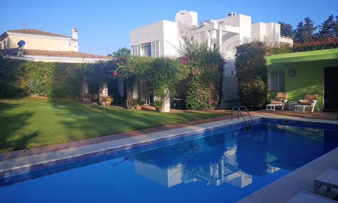 Sotogrande Villa | Casa Julieta - spacious family villa w/private pool in large garden