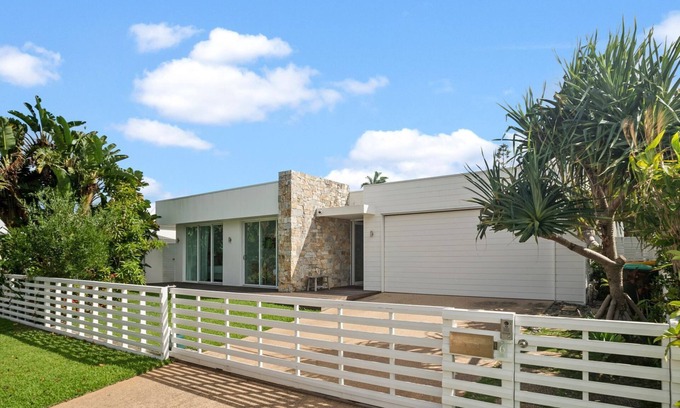 Kingscliff House | Casa Luxe - Heated Pool, Infared sauna and close to Salt Village
