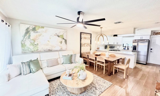 Key Largo House | CASA PALMA Key Largo Vacation Rental, Golf Cart, Kayaks, Pools, Beach, 2 Kings