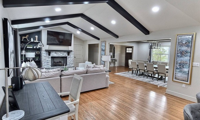 Crestline Heights House | Casa Paloma* Fully Renovated* 5BR* Jacuzzi* Home Gym* Great Location