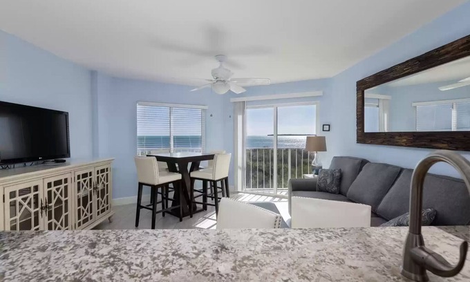 Tavernier Condo | Castaway Key, Double balcony ocean views in prime building 4
