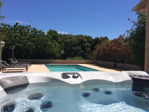 Cairanne Bed & Breakfast | Castel Mireio