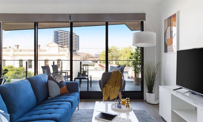 Caulfield North Apartment | Caulfield Elegance: Chic Abode
