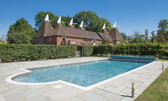 Stonegate House | Celebration House for large groups by Bloom Stays with private swimming pool - sleeps 32