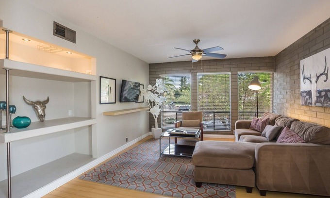 South Scottsdale Condo | Center of Scottsdale, Close to golf courses. shopping, restaurants, trails, etc.