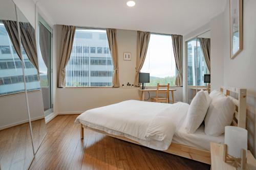 Canberra City Centre Apartment | Central 2-Bed with Gym and Secure Parking